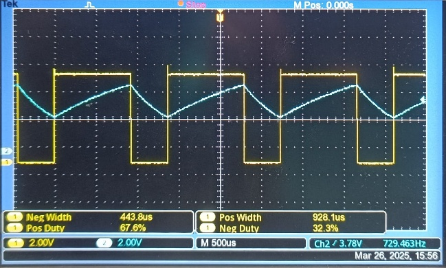 Click to enlarge Oscilloscope capture: Astable multivibrator Vout (square wave) and Vc (capacitor ramp)
